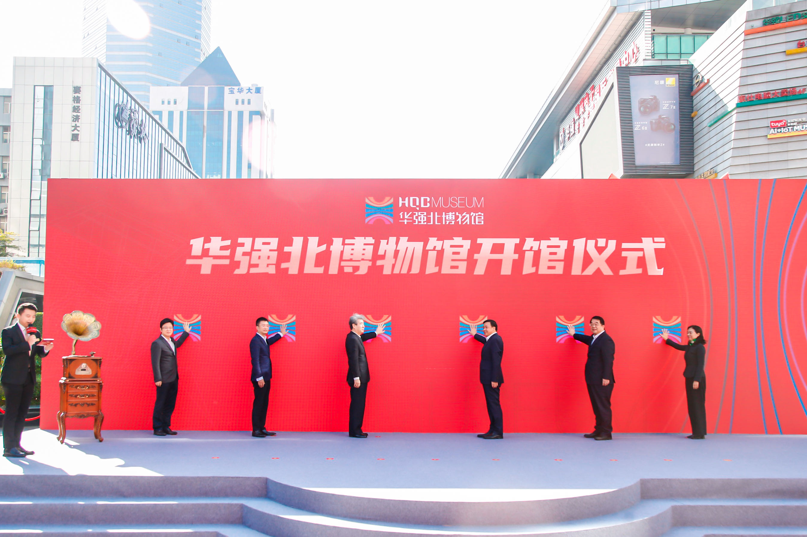 “中國電子第一街”華強(qiáng)北博物館今日開館 “人文、科技、時尚、互動”四大核心元素打造“不一樣的博物館”插圖 微信圖片_20201230114020.jpg