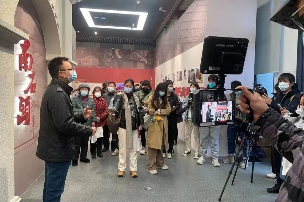 穿越時空，回望歷史——“南石頭往事”展覽開幕！插圖(1)