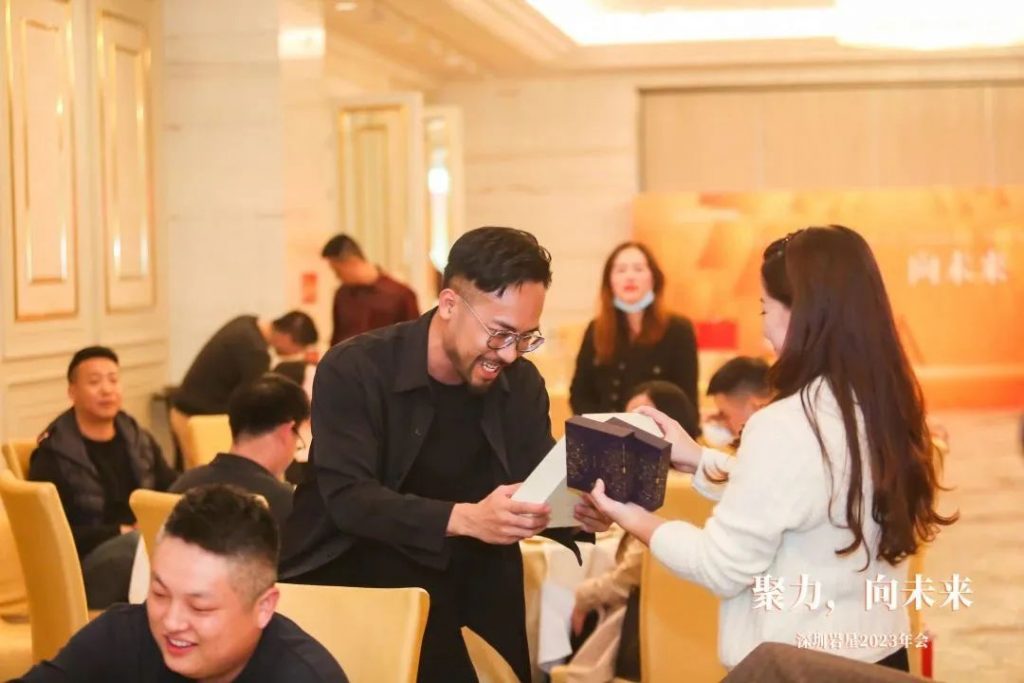 巖星之聲 | “聚力,向未來(lái)”深圳巖星2023年會(huì)回顧插圖(25) 巖星之聲 | “聚力,向未來(lái)”深圳巖星2023年會(huì)回顧插圖(25)